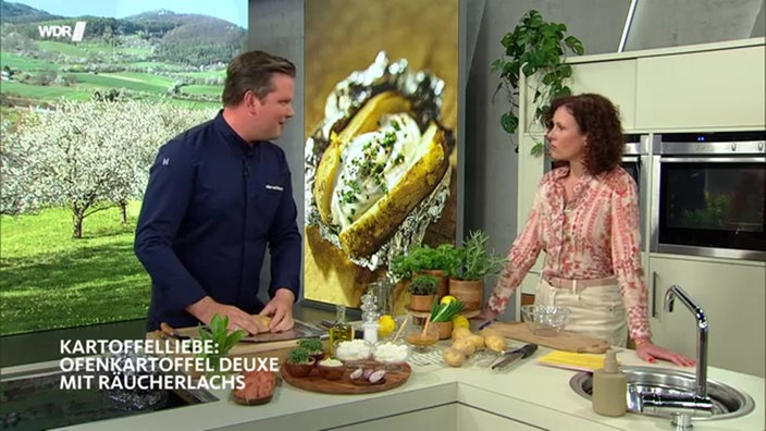 Ofenkartoffel Deluxe mit Sauerampfercreme und Räucherlachs