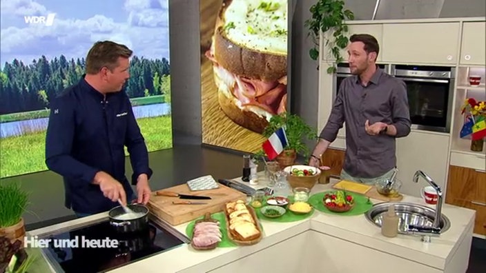 Croque Monsieur mit Salat und Dip