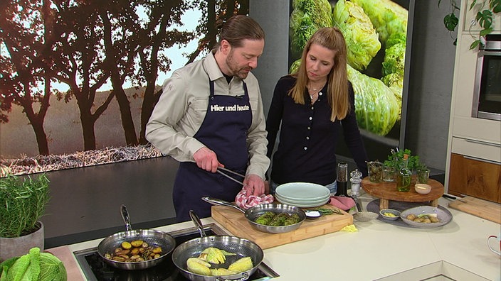 Olaf Baumeister kocht gefüllte Wirsingroulade bei Hier und heute