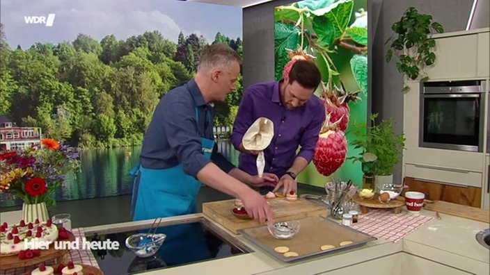 Marcel Seeger und Sven Kroll in der Hier und Heute Küche