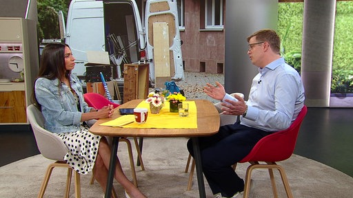 Jennifer Jeromin und Haushaltsauflöser Marcel Querl bei Hier und heute