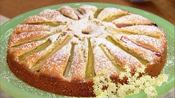 Schneller Rhabarberkuchen mit Tonka-Sahne