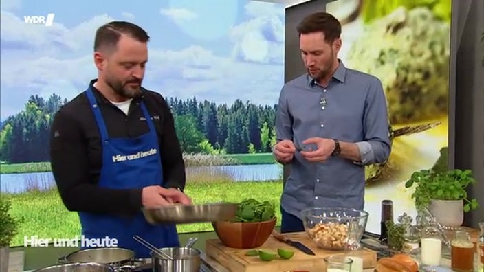 Spinat-Semmelknödel mit Weißweinsoße und Spinatgemüse