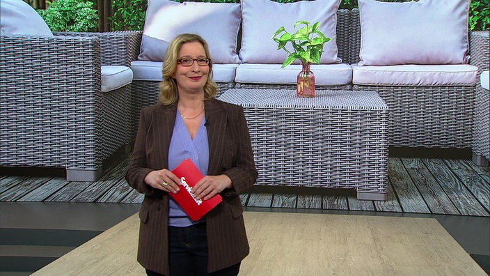 Moderatorin Yvonne Willicks im Servicezeit Studio
