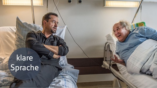 Szene aus dem Kölner Tatort "Mord ist die beste Medizin (2014)" (Bild mit "klare Sprache"-Logo)