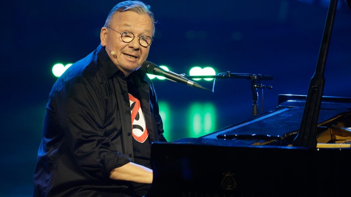 In Bernd Stelters neuem Soloprogramm gibt es eine Menge zu Lachen.
