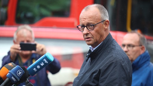 Bundeskanzler Merz spricht in Hürtgenwald