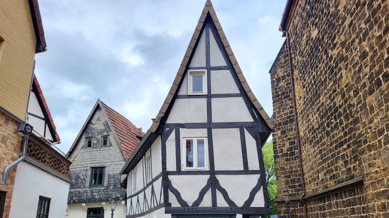 Schiefes Haus von außen