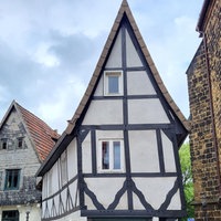 Schiefes Haus von außen