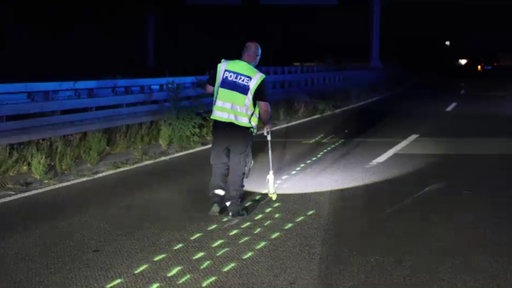 Polizist nach dem tödlichen Unfall in Köln 