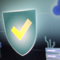 Cyberbetrüger arbeiten rund um die Uhr: Sie greifen Privatleute und Unternehmen an