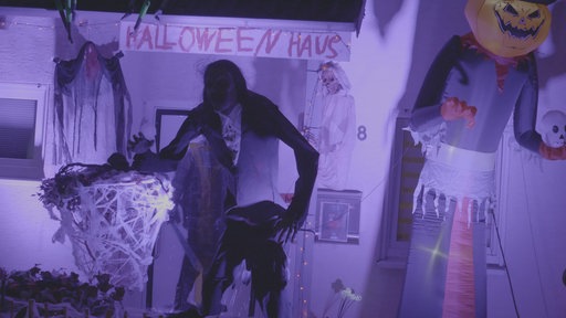 Der Eingang eines Halloween Hauses.