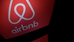 Airbnb Logo 
