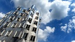 Gebäude B des Gebäudeensembles Neuer Zollhof in Düsseldorf