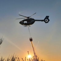 Ein Hubschrauber bei einem Feuerwehreinsatz in Attendorn