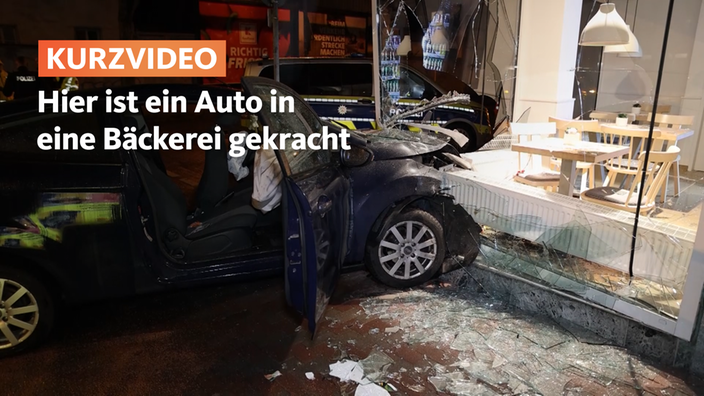 Auto kracht nach Verfolgungsjagd in Schaufenster von Bäckerei | Video | TN