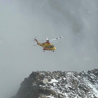 Ein Hubschrauber der Bergrettung im Einsatz