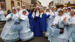 Altes Beueler Damenkomitee 2016 mit Wäscherprinzessin Tessa I. (Mitte)