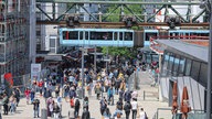Menschenmassen in der Wuppertaler Innenstadt