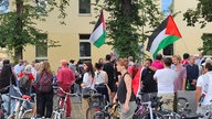 Demonstranten in Köln sammeln sich