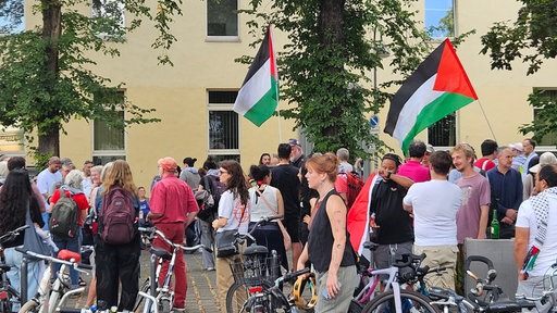 Demonstranten in Köln sammeln sich