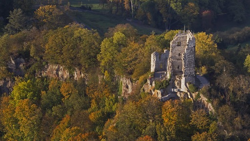 Ruine der Burg Drachenfels bei Königswinter im Herbst