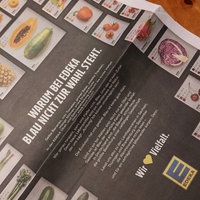 Eine ganze Seite der Frankfurter Allgemeinen Zeitung ist mit der Edeka Anzeige "Warum bei Edeka Blau nicht zu Wahl steht." bedruckt.