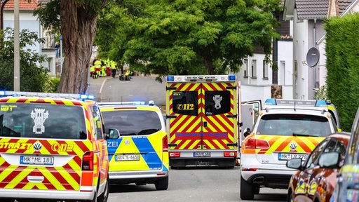Notarztwagen, Polizeiwagen und Feuerwehrwagen in Menden 