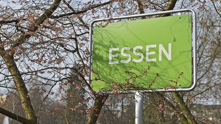 Grünes Ortsschild von Essen