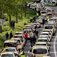 Taxifahrer demonstrieren gegen  Fahrtenvermittler wie Uber und Bolt in Essen, 07.05.