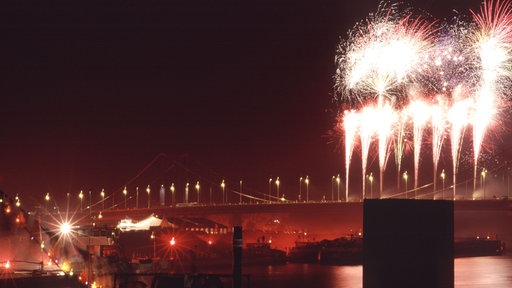 Feuerwerk beim Duisburger Hafenfest 2004