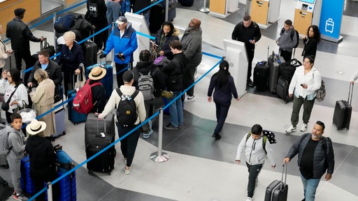 Reisende am Flughafen in den USA