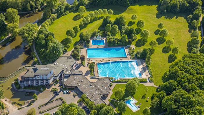 Luftaufnahme des Freibades "Freibad Selbachpark" in Hamm im Bundesland Nordrhein-Westfalen