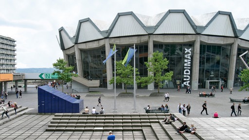 Eingangsportal der Audimax der Ruhr-Uni Bochum