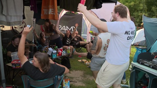 Im Gamescom-Camp findet eine Wasserschlacht statt
