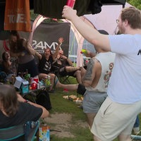 Im Gamescom-Camp findet eine Wasserschlacht statt