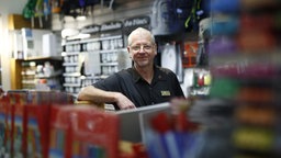 Harro Schmidt, Geschäftsführer und Inhaber von Gottlieb Schmidt Büroartikel, aus Remscheid