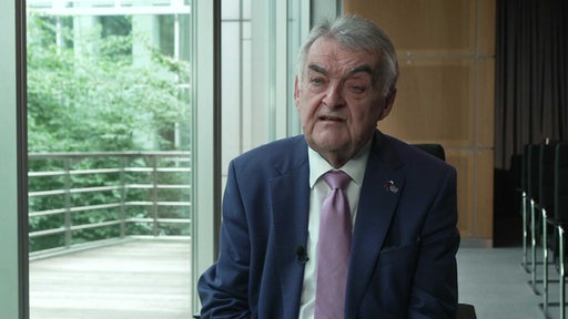 Aufnahme des NRW Innenministers Herbert Reul im Interview