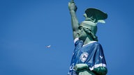 Hermannsdenkmal trägt Trikot von Arminia Bielefeld