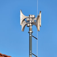  Ein Hochleistungslautsprechersystem auf einem Dach