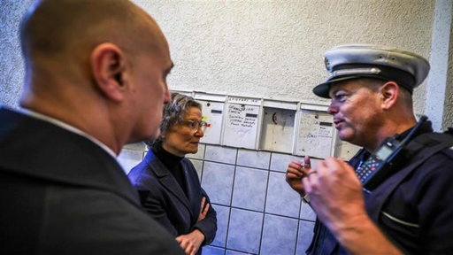 Ministerin Scharrenbach bei Kontrollaktion im Ruhrgebiet