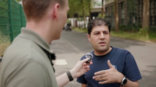Interview vor Bonner Moschee