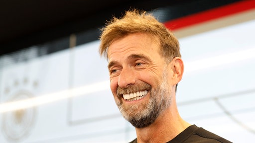 Portrait von Jürgen Klopp wie er lacht 