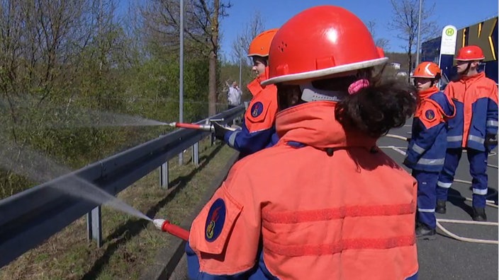 Jugendfeuerwehr übt Waldbrandbekämpfung im Münsterland