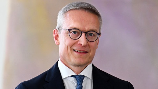 Portrait des Digital-Ministers Karsten Wildberger