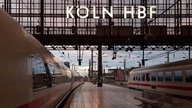 Bahnsteig im Kölner Hauptbahnhof, über dem Bahnsteig hängt der Schriftzug "KÖLN HBF"