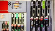 Zapfsäulen an einer Tankstelle
