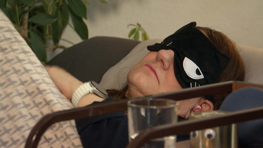 Zu sehen ist eine Betroffene von ME/CFS beziehungsweise Long Covid