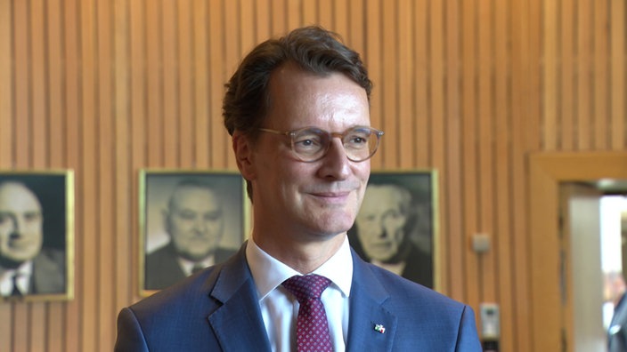 Hendrik Wüst beim PUA Rahmedetalbrücke