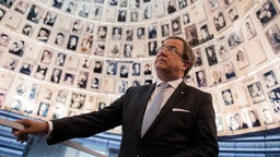 Armin Laschet am 05.09.2018 in der Halle der Namen in der Gedenkstätte Yad Vashem